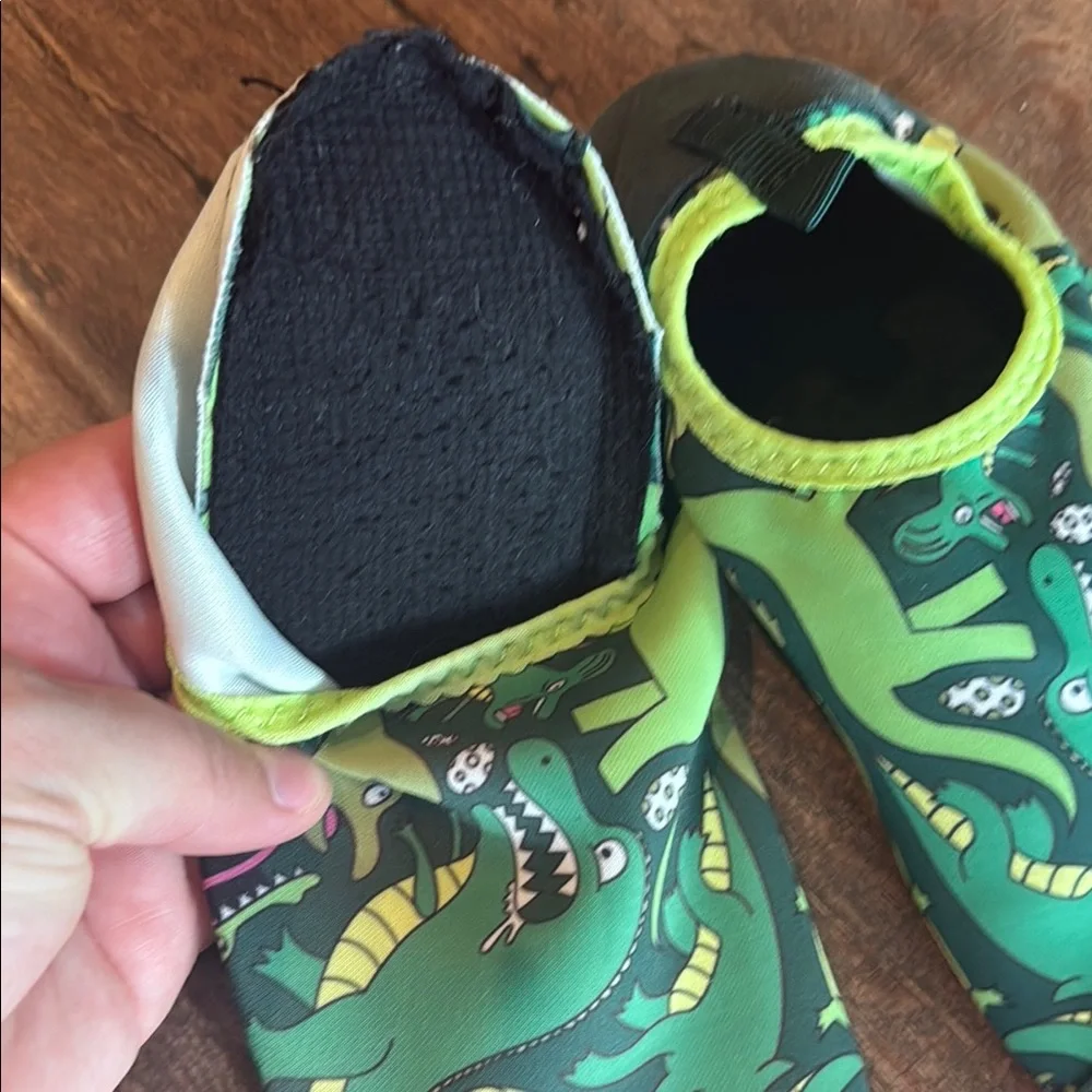 Green Alligator / Crocodile Quick Dry Non-Slip Water Shoes 34/35 Youth 3-4